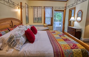 12 bedrooms, iron/ironing board, free WiFi, bed sheets - Lake George area Victorian Inn - sleeps 24 - Firepit - A/C - Breakfast included! (Lake Luzerne)