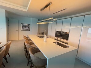 Private kitchen - The Barefoot Condo (Nassau)