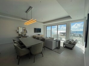 Interior - The Barefoot Condo (Nassau)