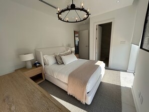 3 bedrooms, iron/ironing board, WiFi, bed sheets - The Barefoot Condo (Nassau)