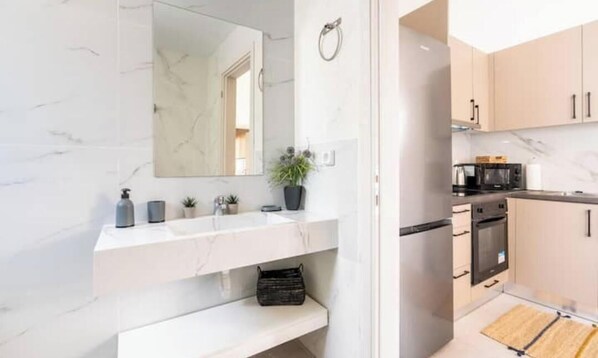 Fridge, microwave, oven, stovetop