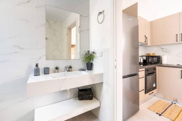 Fridge, microwave, oven, stovetop