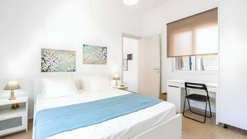 1 slaapkamer, een strijkplank/strijkijzer, gratis wifi, beddengoed