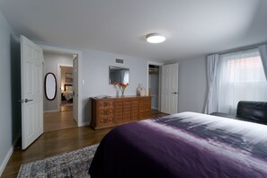 2 soverom, skrivebord, strykejern/-brett og wi-fi (inkludert)