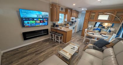 "Indigo Lodge" Central AC, WiFi. Luxury Italian furniture.Free parking.Quiet...