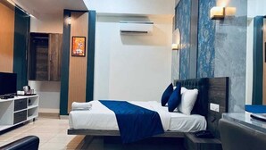 Basic Room | Desk, laptop workspace, WiFi (free) - HOTEL TRAVAASA (Jaipur)