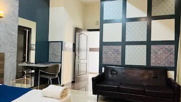 Basic Room | Desk, laptop workspace, free WiFi