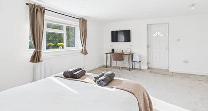 Room-modern Guest Room in West Midlands