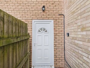 Room, 1 Bedroom | Property entrance
