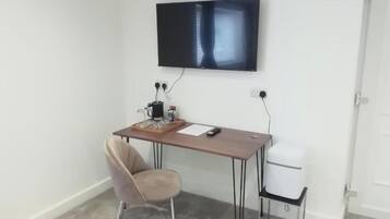 Room, 1 Bedroom | Interior