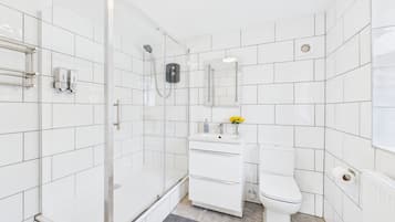 Room, 1 Bedroom | Bathroom