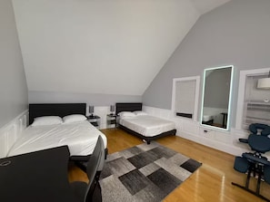 3 bedrooms, desk, iron/ironing board, free WiFi