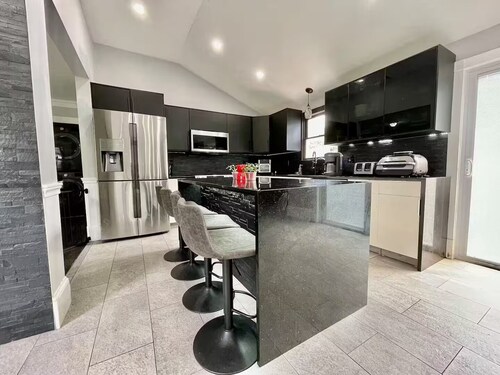 Modern Luxurious Home 5-bed