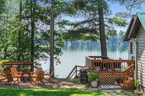 On Site Pontoon| Good Swimming| Kayaks| Firepit