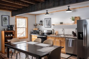 Micro-ondas, fogão, lava-louças