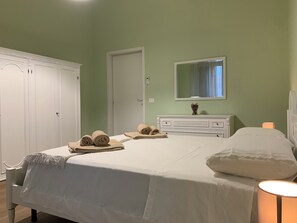 2 bedrooms, iron/ironing board, travel cot, WiFi
