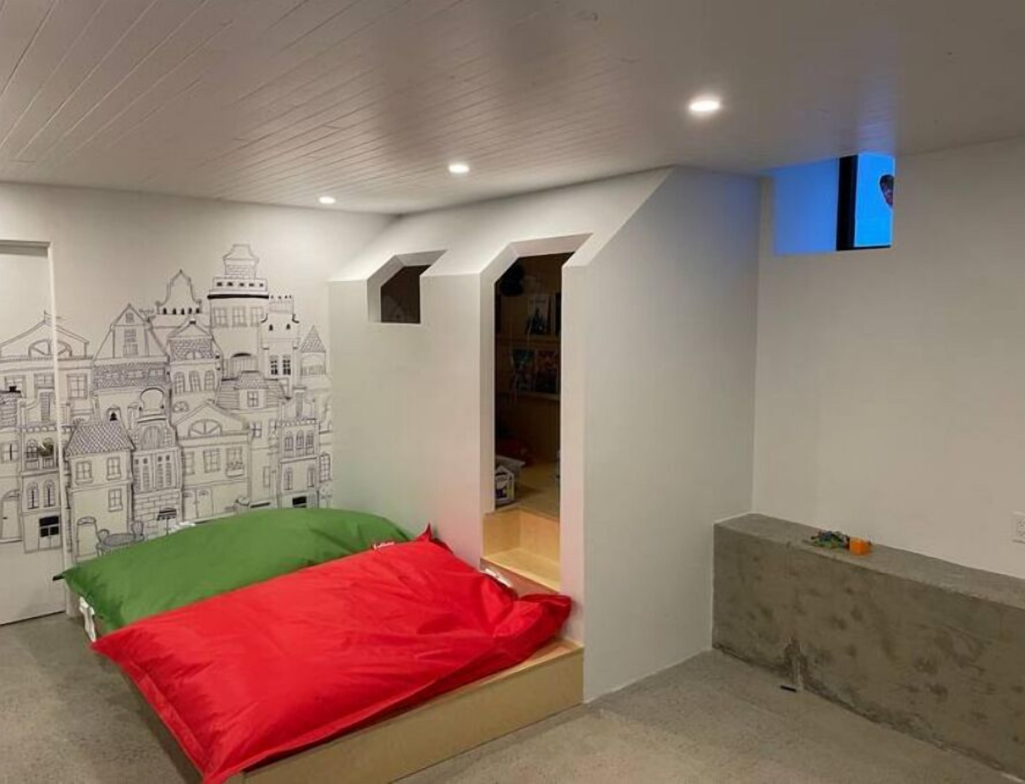 5 bedrooms, WiFi, bed sheets