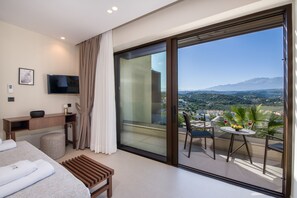 5 slaapkamers, een bureau, een strijkplank/strijkijzer, reisbedje