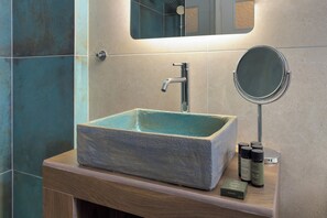 Deluxe Apartment, City View | Bathroom - Phaedrus Living: Kallithea Heights Residence (Kallithea)