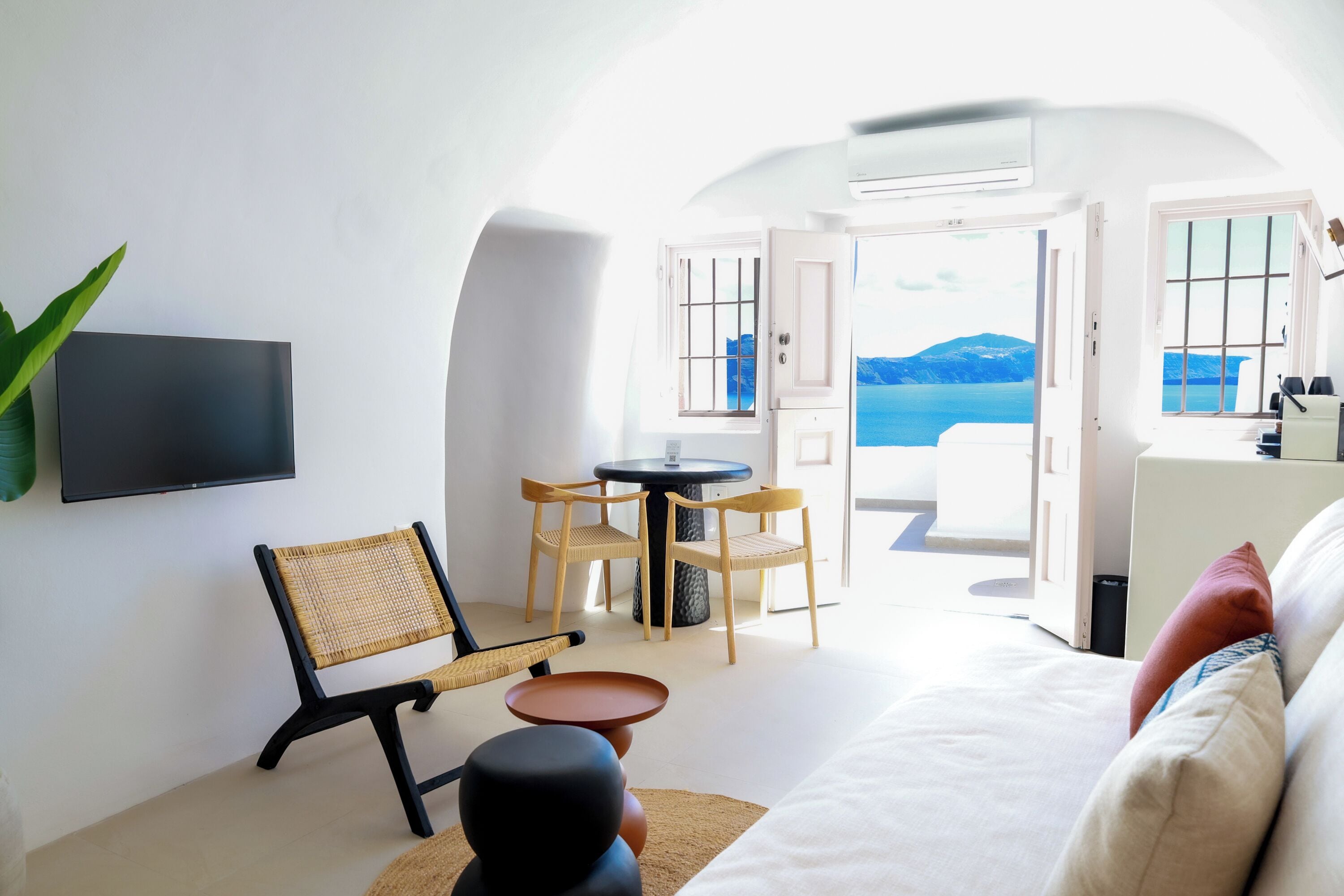 Honeymoon Suite, Jetted Tub, Sea View | Iron/ironing board, free WiFi