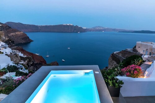 You and Me Suites Oia