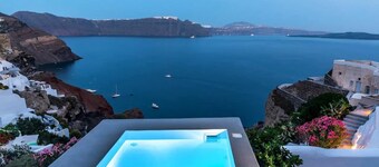 You and Me Suites Oia