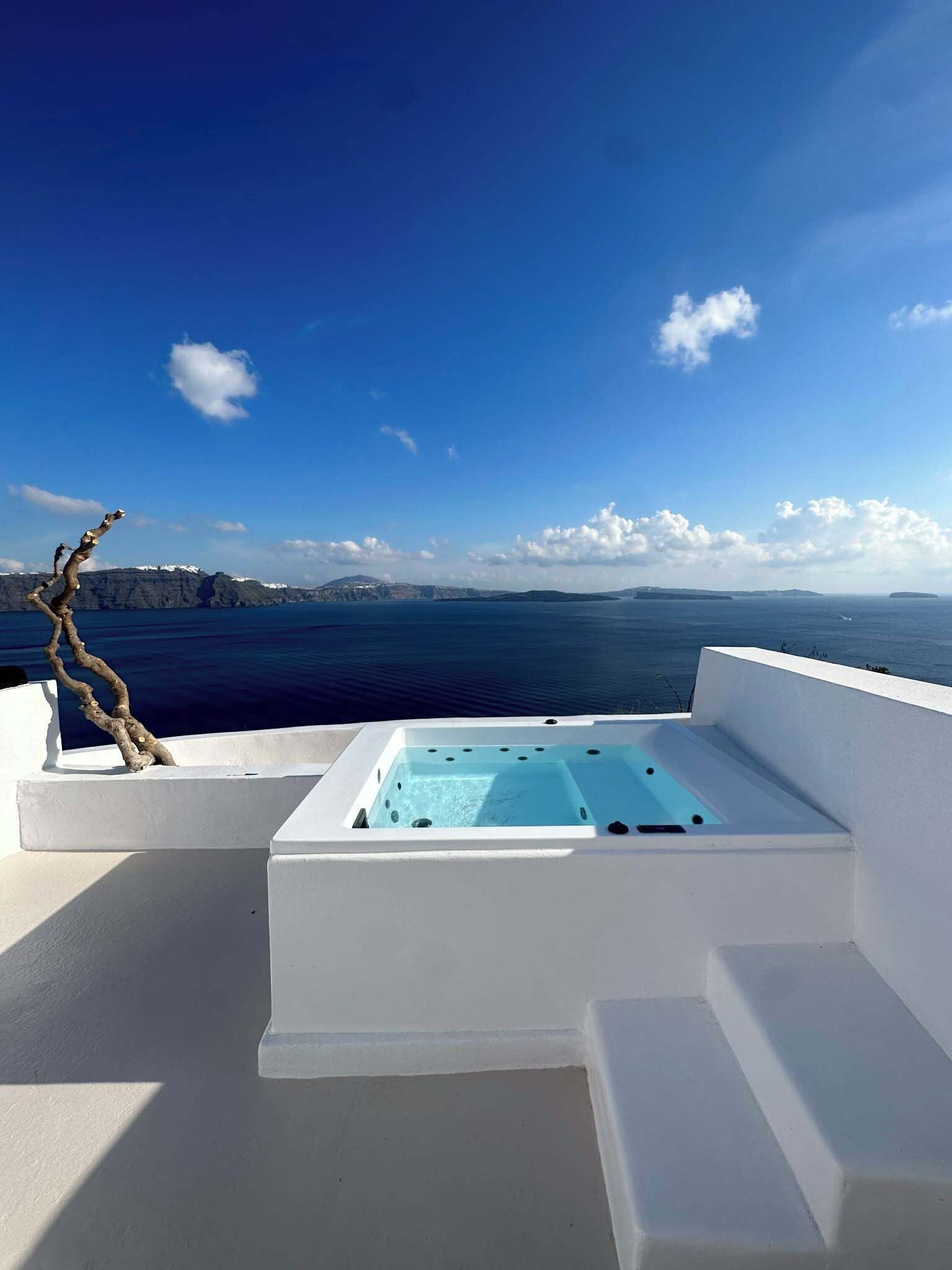 Superior Suite, Jetted Tub, Sea View | Iron/ironing board, free WiFi