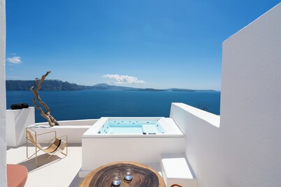 You and Me Suites Oia