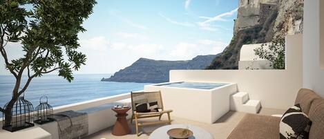 Suite supérieure, baignoire à jets, vue sur la mer | Terrasse/patio