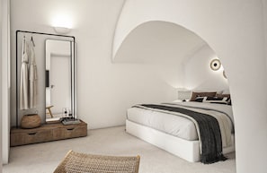 Iron/ironing board, free WiFi - You and Me Suites Oia (Oia)