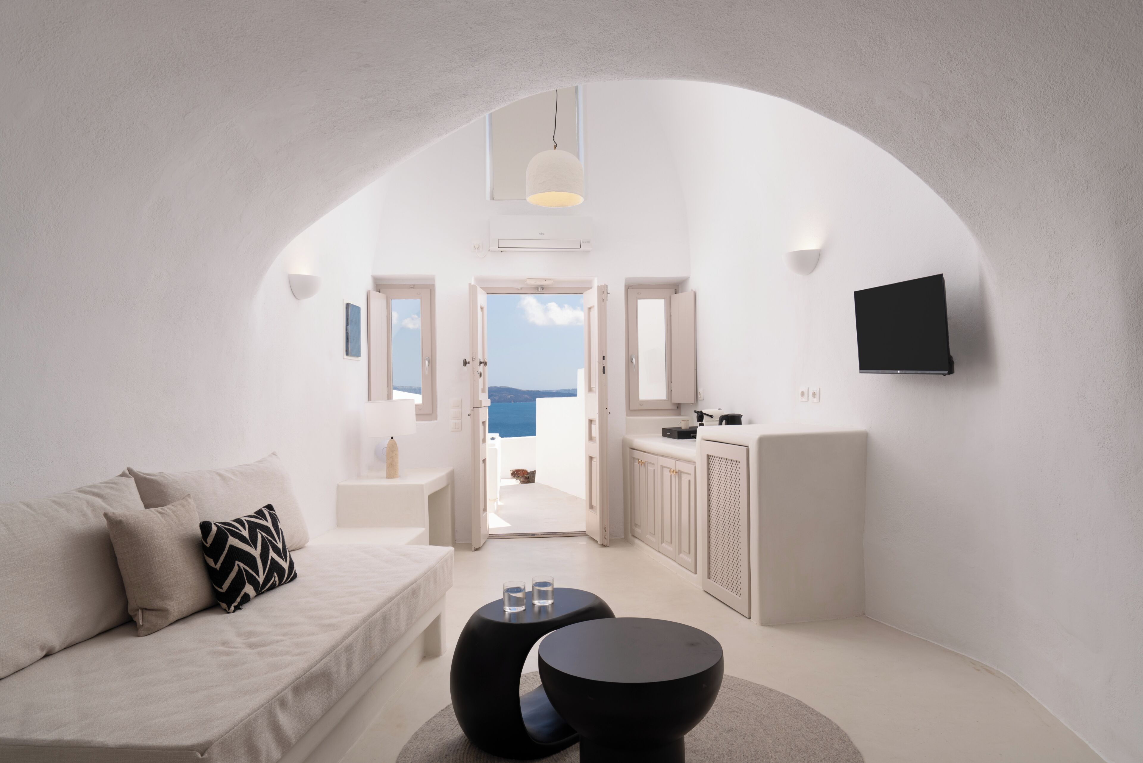 Honeymoon Suite, Jetted Tub, Sea View | Soundproofing, iron/ironing board, free WiFi