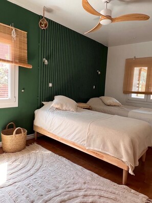 3 bedrooms, desk, iron/ironing board, free WiFi