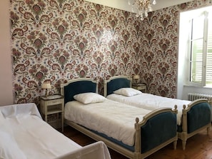 6 Schlafzimmer, Bügeleisen/Bügelbrett, kostenloses WLAN, Bettwäsche