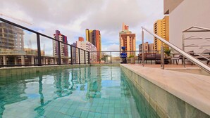 حمام سباحة