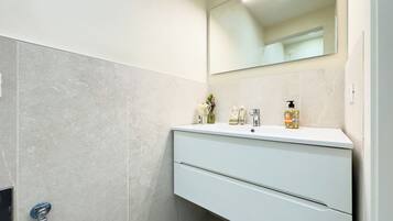 Dusche, Bidet, Handtücher