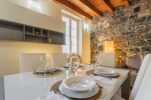 Dining - Domus 1 in Como - Two Bedroom Apartment, Sleeps 4 (Como)