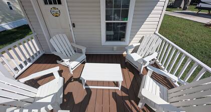"Limon Lodge" 70" TV, Central AC, WiFi ,Private patio, Free parking. Quiet...