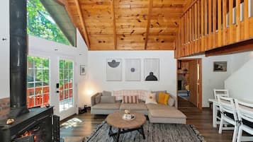 Signature Cabin, 2 Bedrooms, Kitchen, Mountain View | Living room | 40-inch Smart TV with digital channels, fireplace