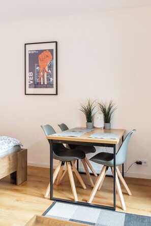 Dining - Small apartment for 3 in Dresden Neustadt - your stylish temporary home (Dresden)