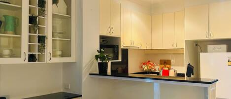 Micro-ondes, four, plaque de cuisson, lave-vaisselle