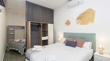 1 slaapkamer, een strijkplank/strijkijzer, internet, beddengoed