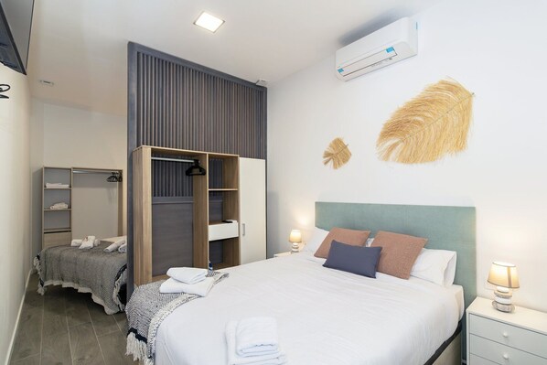 1 bedroom, iron/ironing board, internet, bed sheets