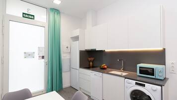 Fridge, microwave, dishwasher, coffee/tea maker