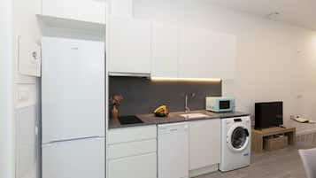 Fridge, microwave, dishwasher, coffee/tea maker