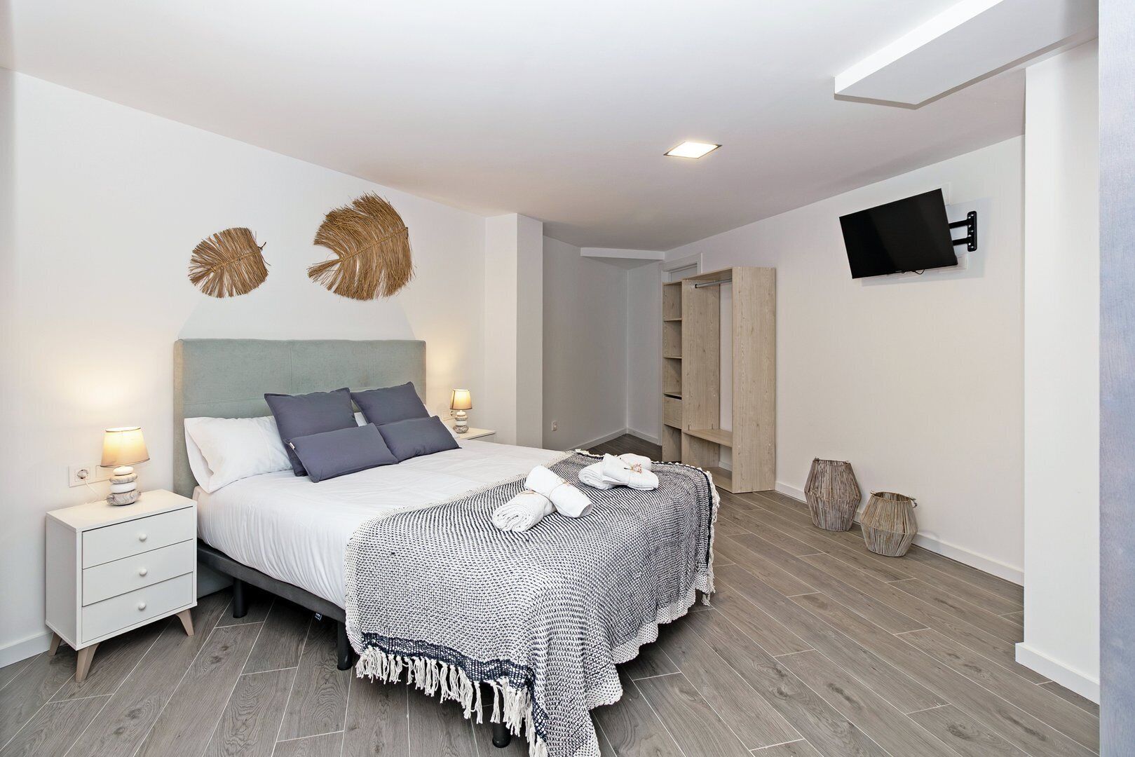 2 多间卧室、熨斗/熨衣板、上网接入、床单