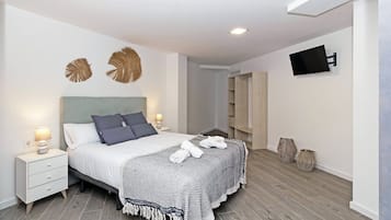 2 slaapkamers, een strijkplank/strijkijzer, internet, beddengoed