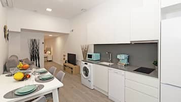 Fridge, microwave, dishwasher, coffee/tea maker