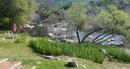 Charming private studio on the river and gateway to Sequoia National Park.