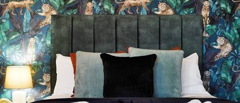 4 bedrooms, internet, bed sheets