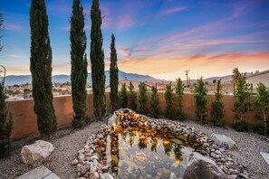 Property grounds - Luxury Desert Pueblo! Heated Pool, Spa, Game Room, Koi Pond, Movie Screen! (Desert Hot Springs)